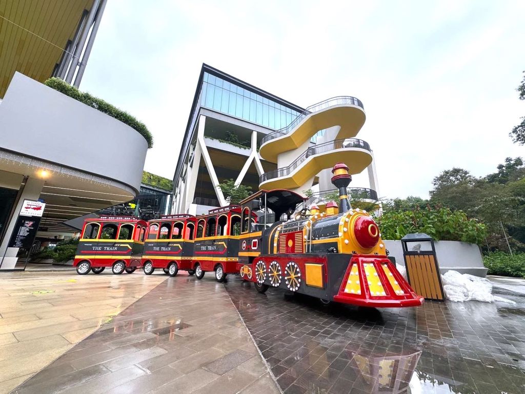Trackless-Train-Carnival-Ride-Rental-in-Singapore